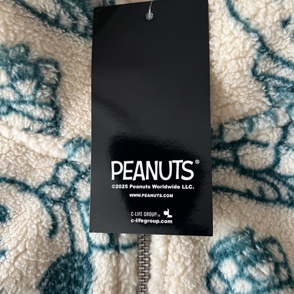 Peanuts Cropped Quarter Zip Plush Fleece Pullover w/Snoopy Print size Large NWT - Picture 10 of 12